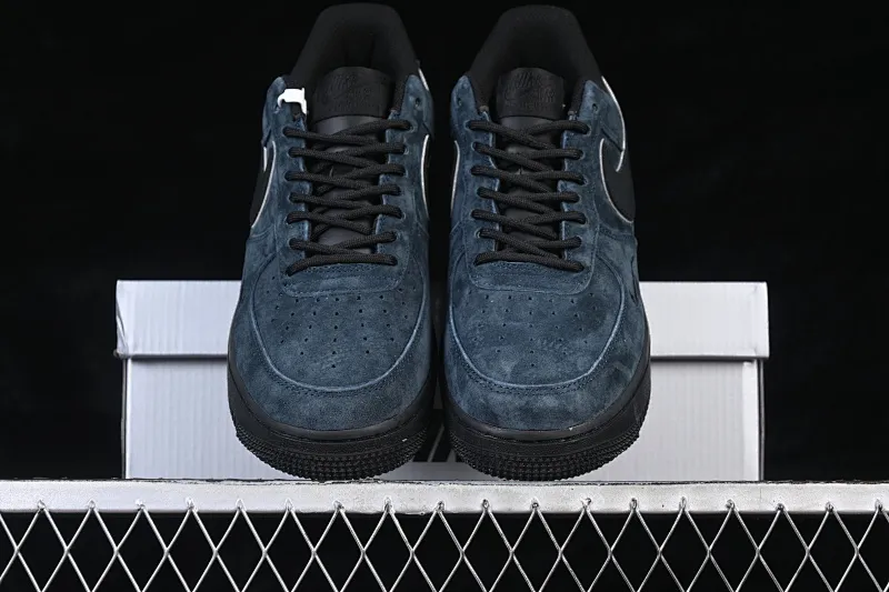 All categories Nk Air Force 1 Air Force series Nk Air Force 1 Low Air Force low-top Nike Air Force 1'07 Low Dark blue black Full suede Air Force low-top casual sneakers ZH0316-157
